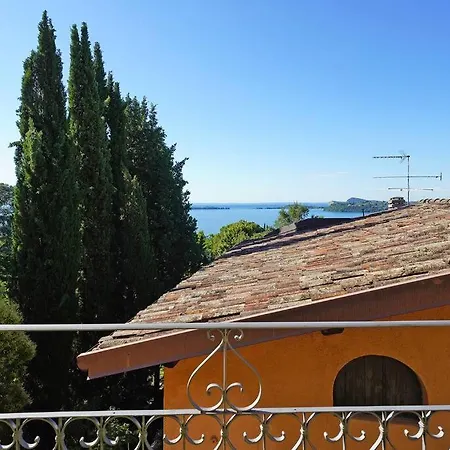 Terrazza Vista Lago In Centro 017074-cni-00120 Hébergement de vacances